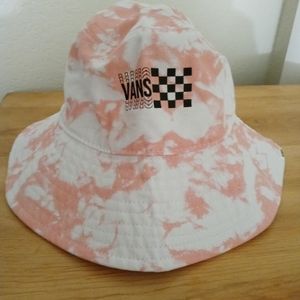 NWT bucket hat